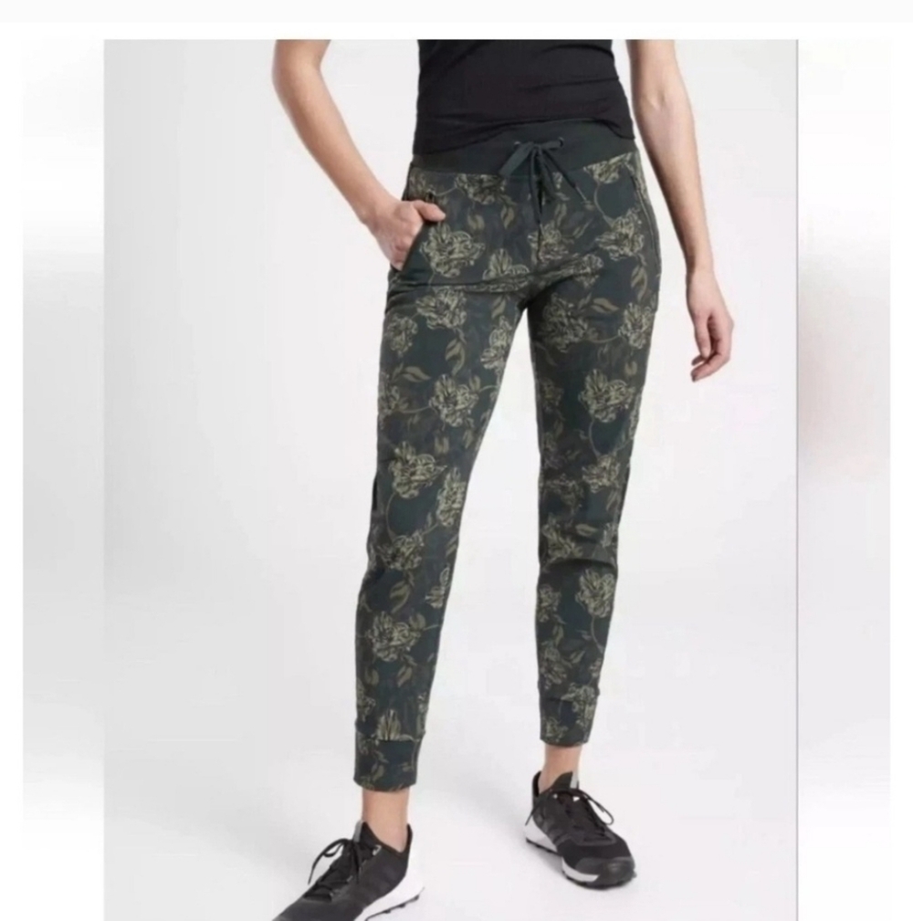 Athleta Trekkie North Printed Jogger Floral Gray Olive Green Size 2